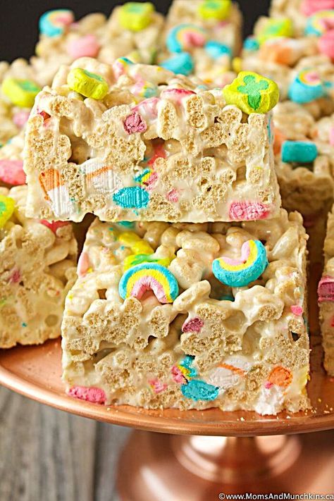 A fun treat idea for St. Patrick's Day! Lucky Charms Marshmallow Treats - Lucky Charms Marshmallow Treats Recipe #foodporn #recipeblog #foodiepics #foodilysm #foodiefeature #foodcourt #recipecards #foodofmumbai #recipejournal #recipelinkinprofile #recipeforchange #foodyhanoi #foodista #foodorgasm #recipesfromapantry Milk Moustache, Marshmallow Treats Recipe, Lucky Charms Treats, Enjoyable Activities, Lucky Charms Marshmallows, Cherry Sauce, Krispy Treats, Baked Alaska, Ziploc Bag