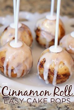 Easy Cinnamon Roll Cake, Cake Pop Receita, Easy Cake Pops, Cake Pops Recipe, Cake Pop Maker, Cake Ball, Cinnamon Roll Cake, Cake Pop Recipe, Family Breakfast