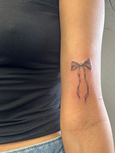 Cross With Bow Tattoo, Dainty Bow Drawing, Flower Bouquet With Ribbon Tattoo, Ribbon Bow Tattoo, Sorority Tattoo, Lana Tattoo, Girlie Tattoos, Simple Unique Tattoos, Fineline Tattoo Ideas