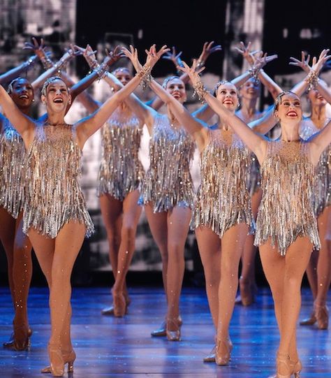 Radio City Rockettes, Rockettes Christmas, Broadway Dancers, The Rockettes, Carnival Girl, Christmas Spectacular, Burlesque Costumes, Afrique Art, Nyc Christmas