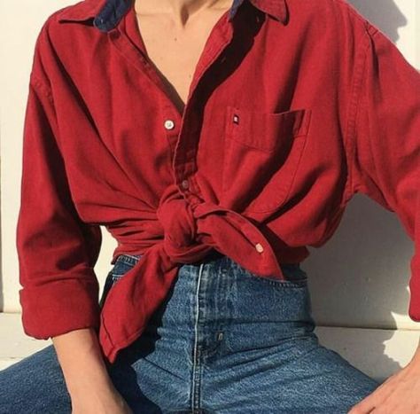 Red Button Up Shirt Outfit, 90's Fashion, Street Fashion Photography, Retro Designs, Red Button, Music Fashion, Mode Inspo, Red Shirt, About Fashion