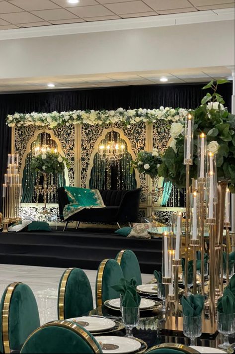 Pakistani Wedding Inspiration, Emerald Green Desi Wedding, Islamic Party Decoration, Pakistani Wedding Colour Scheme, Wedding Venue Pakistani, Black And Gold Desi Wedding, Pakistani Wedding Ideas Decoration, Green Nikkah Decor, Engagement Party Arab