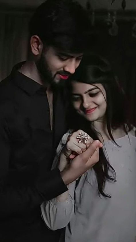 Status Aesthetic, Beauty Movie, Dp Wallpaper, Couples Dp, Romantic Couple Poses, Romantic Couple Images, Wallpaper Beautiful, Drawing People Faces, Romantic Couples Photography