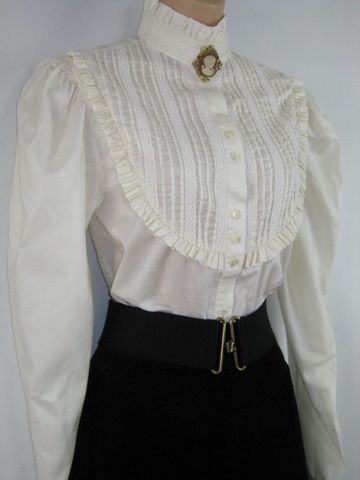 Wearing Pretty Laura Ashley Vintage, Pintuck Blouse, Ruffle Neck Blouse, Old Fashion Dresses, Edwardian Style, Retro Pin Up, Styl Retro, Edwardian Fashion, Vintage Victorian