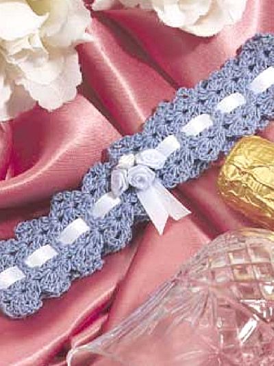 BRIDES GARTER Crochet Gift Patterns, Wedding Crochet Patterns, Annie's Crochet, Blue Garter, Lillian West, Crochet Wedding, Crochet Gratis, Crochet Gift, Bridal Gloves