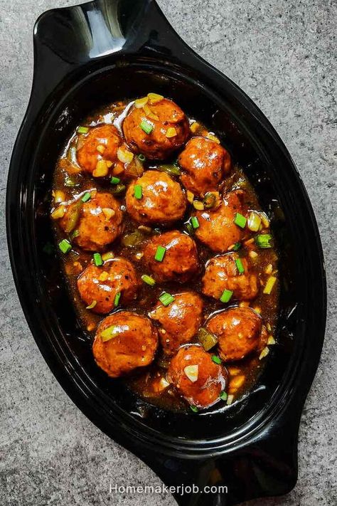 Indulge in the rich and flavorful taste of Chinese cuisine with our Chicken Manchurian gravy recipe. Made with juicy chicken pieces and a spicy and tangy sauce, this dish is a true crowd-pleaser. Our recipe is easy to follow and will guide you through the process of creating a restaurant-quality meal in the comfort of your own kitchen. Whether you're hosting a dinner party or simply looking for a tasty weeknight dinner, our Chicken Manchurian gravy recipe is sure to impress. Chicken Gravy Recipe Indian, Chicken Manchurian Recipe, Manchurian Gravy, Chicken Manchurian, Chicken Pasta Casserole, Chicken Gravy Recipe, Pasta Casserole Recipes, Manchurian Recipe, Fiesta Chicken