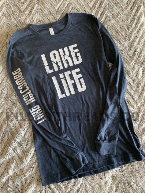 Lake Clothes, Lake Life Shirt, School Shirt Designs, T-shirt Print Design, Lake Vacation, Family Vacation Shirts, Lake House Decor, Shirt Print Design, Fun Sweatshirts