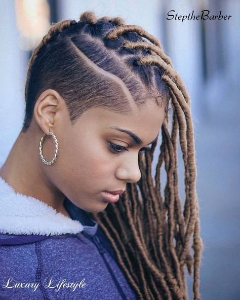 Dreadlock Braids with Side Undercut Wet Hair Curls, Faux Locs Styles, Braids With Shaved Sides, New Natural Hairstyles, Shaved Side Hairstyles, Faux Locs Hairstyles, Side Hairstyles, Mohawk Hairstyles, Dreadlock Hairstyles