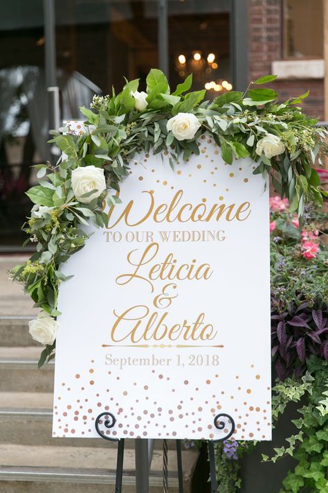 Beautiful welcome sign flower arrangement Welcome Signs Front Door, Welcome To Our Wedding, Wallpaper Quotes, Welcome Sign, Floral Wedding, Wedding Ceremony, Front Door, Real Weddings, Flower Arrangements