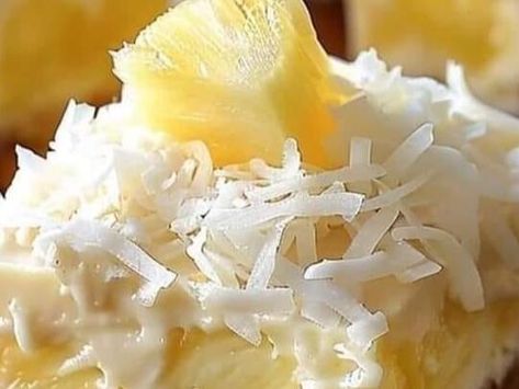 Easy Tropical Treat: No-Bake Pineapple Coconut Bars You’ll Love - NewsBreak Holiday Fruit Cake, Baked Pineapple, Pineapple And Coconut, Classic Meatloaf Recipe, Meringue Pie Recipes, Pecan Chicken, Pinwheel Recipes, Pineapple Recipes, Coconut Bars