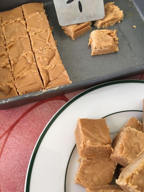 Old Fashioned Vanilla Fudge - Guyanese Girl Haitian Soul Vanilla Fudge Recipe, Granola Bars Healthy, Vanilla Fudge Recipes, Microwave Peanut Butter Fudge, Guyanese Recipes, Bars Healthy, Homemade Fudge Recipes, Peanut Butter Fudge Easy, Healthy School Snacks