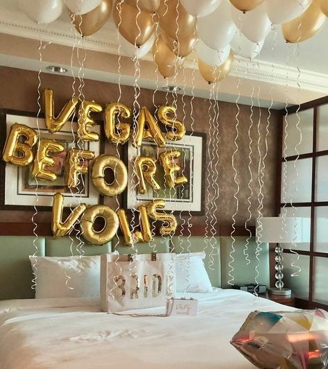 Vegas Bachelorette Party Themes, Hotel Bachelorette Party, Gold Bachelorette Party Decorations, Las Vegas Bride, White Bachelorette, Classy Bachelorette Party, Bachelorette Inspo, Las Vegas Bachelorette Party, Gold Bachelorette Party