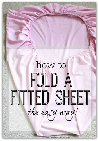 How To Fold Sheets, Folding Fitted Sheets, Zelt Camping, Linen Cupboard, Clothes Organization Diy, How To Fold, Folding Clothes, House Cleaning Tips, Clothes Organization