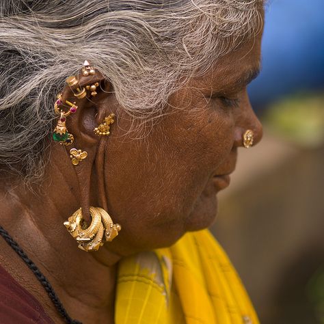 Hindu woman with several earrings and rings hung at her ear, Madurai, India by Eric Lafforgue via Flickr. South Jewellery, Eric Lafforgue, Mode Boho, We Are The World, India Jewelry, Jewelry Design Earrings, Body Piercings, Madurai, Gold Diamond Earrings