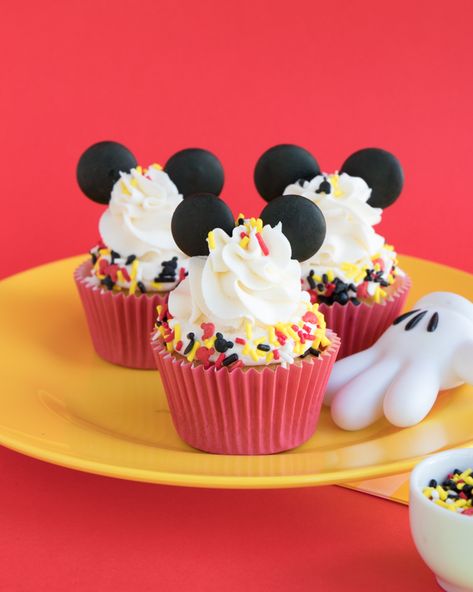 Bolo Do Mickey Mouse, Mickey Mouse Cupcake, Oh Toodles, Γενέθλια Mickey Mouse, Mickey Cupcakes, Bolo Sonic, Mickey 1st Birthdays, Mickey Mouse Birthday Cake, Mouse Cupcakes