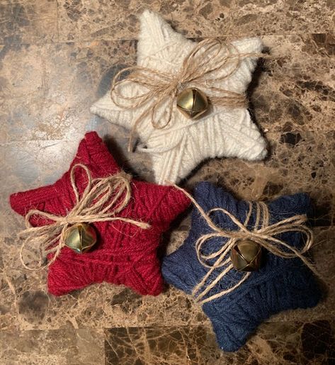 Farmhouse Patriotic Decor, Primitive Bowl Fillers, Patriotic Christmas Ornaments, Patriotic Crafts Diy, Americana Crafts, Fourth Of July Decorations, Rustic Christmas Ornaments, 4th July Crafts, Patriotic Christmas