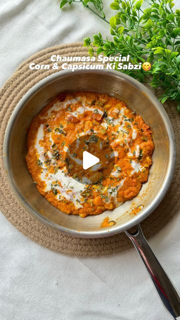 NIDHI JAIN | FOOD BLOGGER on Instagram: "CHAUMASA SPECIAL😍
CORN & CAPSICUM KI SABZI😋😋😋

This super flavourful chaumasa special corn & capsicum ki sabzi is so tasty that you will definately love this one😋😋😋

TIP - Highly addictive😋

Follow me on youtube & instagram @cookwithnidhiii 😋

#corn&capsicumkisabzi #cornandcapsicum #chaumasaspecial #chaumasarecipes #jainrecipe #cookwithnidhiii #fyp #yummy #chaumasarecipe #jainfood #jainpunjabisabji #easyrecipe #easyrecipes" Jain Food, Capsicum Recipes, Jain Recipes, Garlic Recipes, Youtube Instagram, Sweet Corn, Paneer, Food Blogger, Corn