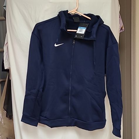 Women's Medium Nike Therma Zip Up Hoodie, Navy Blue. Brand New With Tags. Gym Closet, Nike Women Outfits, Nike Hoodies For Women, Black Crop Sweatshirt, Batman Gifts, Navy Blue Crewneck, Black Hoodie Women, Blue Jordans, Athletic Clothes