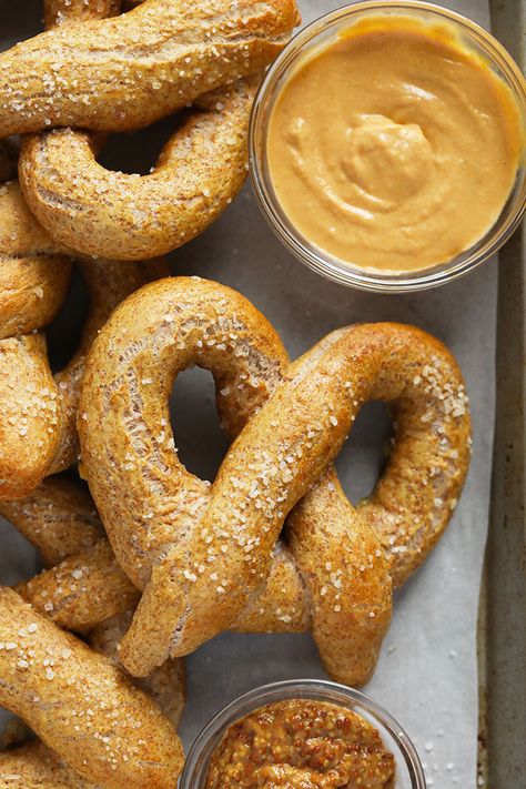 Please tell me you’re a soft pretzel fan! We took it upon ourselves to develop a healthy soft pretzel recipe that uses a combination of white flour and whole wheat flour. Healthy Pretzels, Junk Food Recipes, Healthy Junk Food, Soft Pretzel Recipe, Pretzel Recipe, Soft Pretzel, Healthy Muffin Recipes, Pretzels Recipe, Chocolate Chip Banana Bread