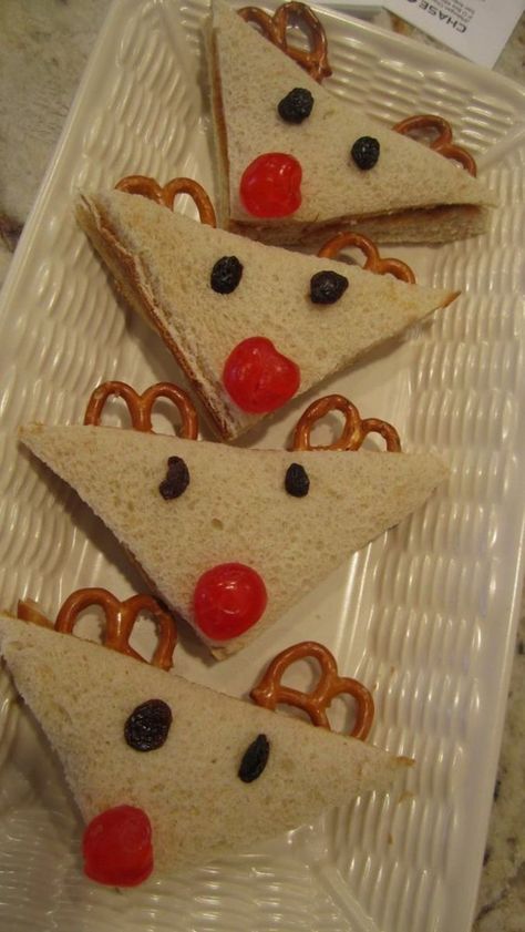 35+ Cute Christmas Food Ideas for Kids - HubPages Cute Christmas Food Ideas, Christmas Food Ideas For Kids, Cute Christmas Food, Toast Noel, Healthy Christmas Snacks, Food Ideas For Kids, Christmas Food Ideas, Kreative Snacks, Christmas Foods