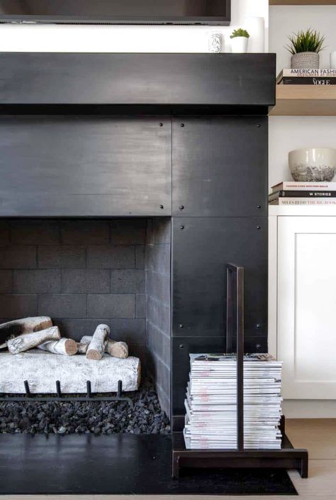 Southern California beach house with gorgeous industrial-chic accents Black Fireplace Mantels, Industrial Fireplaces, Black Fireplace Mantel, Industrial Fireplace, California Beach House, Industrial Chic Decor, Metal Fireplace, Black Fireplace, Regal Design