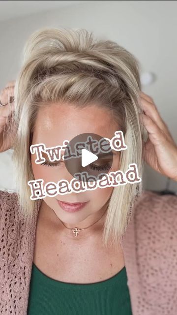 Twist Headband Hairstyle, Short Hair Dos, Short Hair Up, Double Twist, Short Hair Hacks, Twisted Headband, Hair And Makeup Tips, Shorthair Hairstyles, Simple Hair