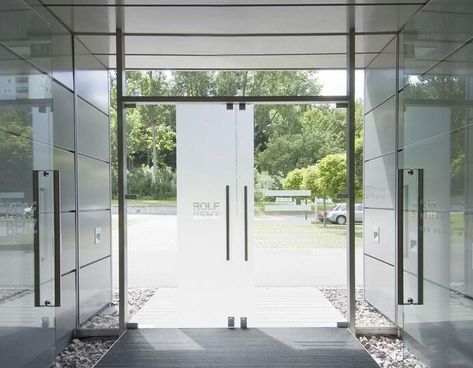 frameless glass entrance door Frameless Glass Door Entrance, Clinic Entrance Design Front Doors, Glass Door Entrance, Salon Doors, Modern Majlis, Hospital Entrance, Frameless Doors, Commercial Glass Doors, Frameless Glass Door