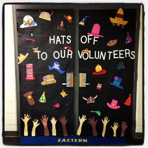 "Hats off to our volunteers" door display Volunteer Bulletin Board Ideas, Volunteer Bulletin Board, Appreciation Themes, Parent Volunteers Gifts, Volunteer Ideas, Kindness Bulletin Board, Volunteer Recognition, Volunteer Appreciation Gifts, Volunteer Coordinator