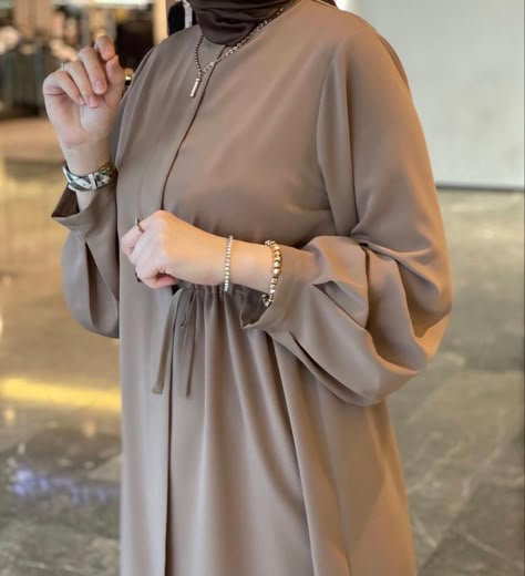 Cotton Dress Summer Casual, Simple Abaya Designs, Simple Abaya, Abaya Designs Latest, Model Gamis, Latest Dress Design, Muslim Fashion Hijab Outfits, Muslim Women Fashion, Mode Abaya