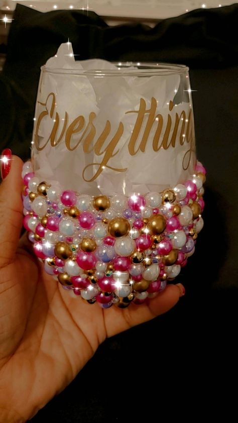 Bling Stemless Wine Glass - 18oz. Combonation Rhinestones and Pearls ( Colors will Vary ) Aka Wine Glasses, Birthday Wine Glass Ideas, Blinged Tumblers, Glam Bottles, Bling Wine Glasses, Diy Glitter Glasses, Rhinestone Wine Glasses, Decorative Wine Glasses, Bling Glasses