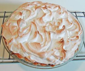 Meringue For Pies, Meringue For Pie, Best Meringue Recipe, Meringue Pie Topping, Easy Meringue Recipe, Pie Topping, Easy Meringues, Meringue Topping, Baked Meringue