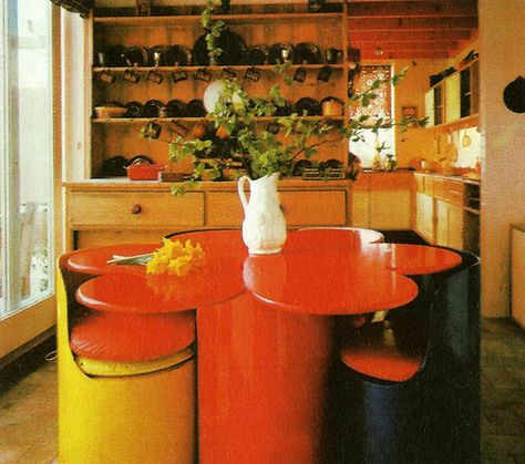 Floriform kitchen table from Terence Conran's "The Bed and Bath Book," 1978 Groovy Kitchen, Whimsical Room, Retro Rooms, Living In The Past, 70s Kitchen, 1970s Decor, Terence Conran, Vintage Interior Design, Better Homes And Garden