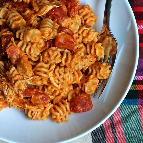 Chicken Vodka Radiatori Radiatori Pasta Recipes, Pasta Goulash, Pasta Vodka Sauce, Radiatori Pasta, Pasta Vodka, Chicken Dinner For Two, Italian Sausage Spaghetti, Tomato Sauces, Pasta Bake Easy