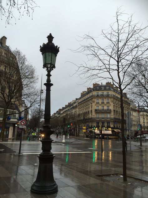 Paris Lamp Post, Lamp Post Aesthetic, Dream Neighborhood, Vintage Street Lamp, Lantern Aesthetic, Paris Lamp, Rainy Paris, Street Lamp Post, Spring Dance