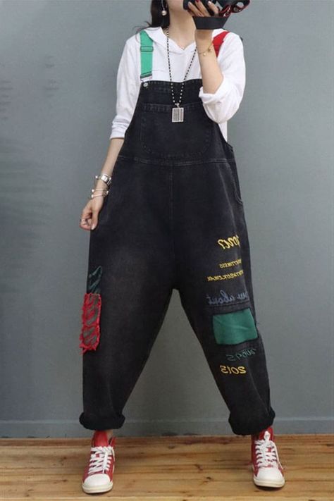 452bf208bf901322968557227b8f6efedesc53783473ri Overalls Street Style, Gardening Overalls, Cute Overall Outfits, Plus Size Overalls, Oversized Overalls, Overalls 90s, Punk Street Style, Cozy Oversized Sweaters, Overalls Outfit