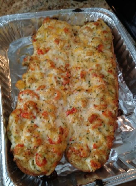 Crawfish Bread – Recipes on a Budget Crawfish Dishes, Crawfish Bread, Crawfish Recipes, Mama Cooking, Cajun Dishes, Cajun Cooking, Louisiana Recipes, Creole Recipes, Monterey Jack