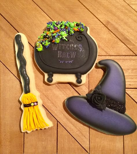 Witches Broom Cookies, Caldron Halloween Cookies, Broom Cookies Decorated, Halloween Cat Sugar Cookies, Witch Hat Sugar Cookies, Cauldron Cookies Decorated, Witch Hat Cookies Decorated, Witch Cookies Decorated, Rv Halloween