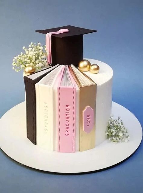 Proud Parent Alert: Graduation Cake Ideas to Celebrate Success! Graduation Cake Designs, Graduation Party Cake, School Cake, Law School Graduation, Graduation Party Planning, Creative Birthday Cakes, Graduation Cap Decoration, Cap Decorations, Graduation Cake