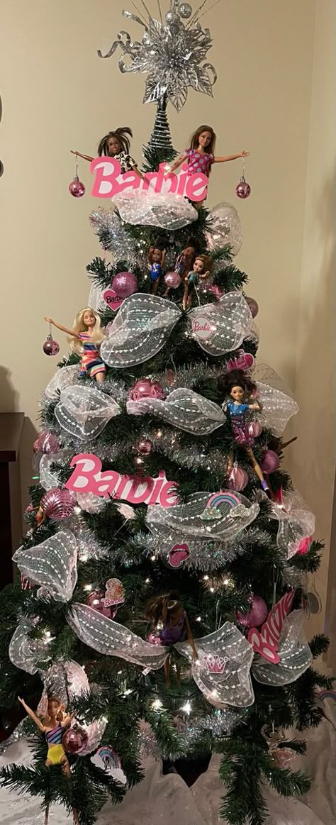 Barbie Christmas Decorations, Farmhouse Bathroom Modern, Dining Room Coastal, Christmas Tree Ideas 2023, Barbie Tree, Pink Xmas Tree, Mean Girls Christmas, Barbie Christmas Tree, Rustic Home Office