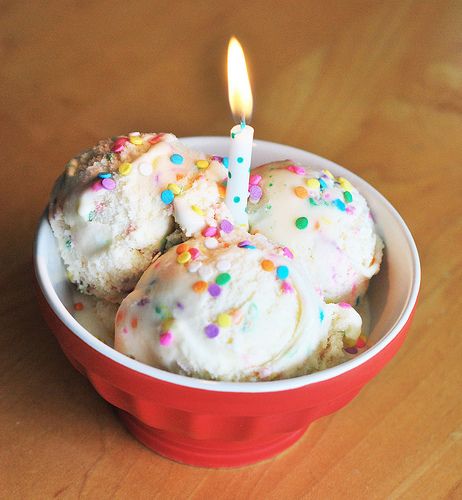 Birthday Cake Ice Cream Birthday Cake Ice Cream Recipe, Healthy Birthday Cake, Birthday Cake Ice Cream, Frozen Yogurt Popsicles, Healthy Birthday, Recipes Ice Cream, Ice Cream Birthday Cake, Flavored Ice, Birthday Cake Flavors