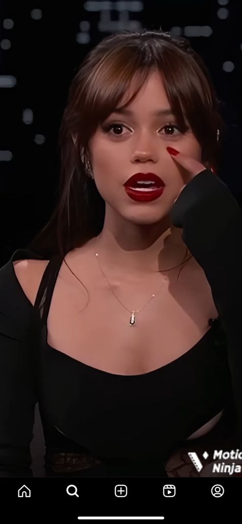 Matte Red Lip Makeup Look, Black Smokey Eye Red Lip Makeup, Dark Makeup With Red Lipstick, Simple Makeup Looks For Prom Red Dress, Make Up With Red Lipstick Brown Eyes, Makeup With Dark Red Lipstick, Red Lip Brunette, Brunettes With Red Lipstick, Makeup Inspo Red Lip