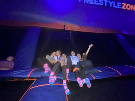 Sky Zone, Sleepover Things, Friend Activities, Trampoline Park, Summer Fun List, Cute Friend Photos, Summer Goals, Summer Plans, Trampolines