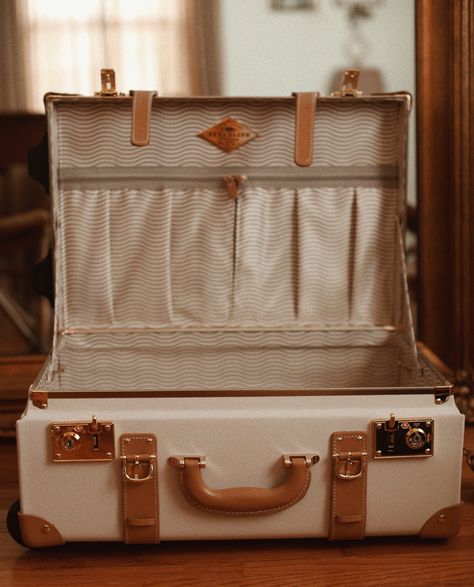 How I travel with Steamline Luggage - Pretty Little Fawn Traveling Luggage Aesthetic, Vintage Luggage Aesthetic, Vintage Suitcase Aesthetic, Classy Luggage, Adventurer Style, Pretty Luggage, Luggage Aesthetic, Watercolour Stickers, Vintage Explorer