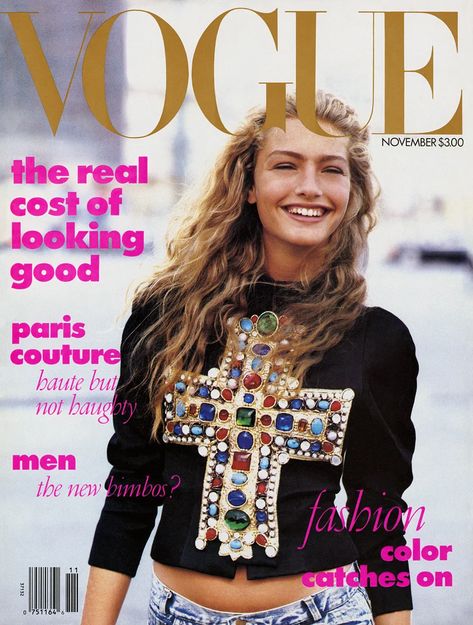 US Vogue November, 1988 - "Happy Accident" l Anna Wintour's first cover. Featuring a Christian Lacroix jacket and jeans (the matching skirt didn't fit), it was the first time Vogue mixed high and low fashion on a cover. Michaela Bercu, Edie Campbell, Vogue Vintage, Mode Editorials, Vogue Magazine Covers, Karen Elson, Magazine Vogue, Fashion Magazine Cover, Peter Lindbergh