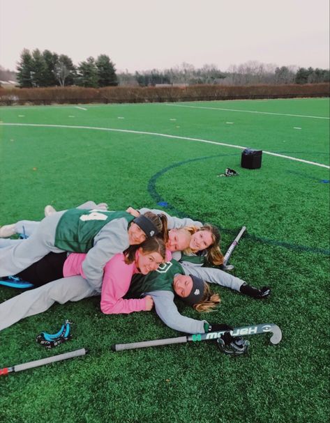 Field Hockey Aesthetic, Hockey Field, Hockey Aesthetic, Field Hockey Girls, Hockey Pictures, Best Friend Photography, Hockey Life, Hockey Girls, Sports Aesthetic