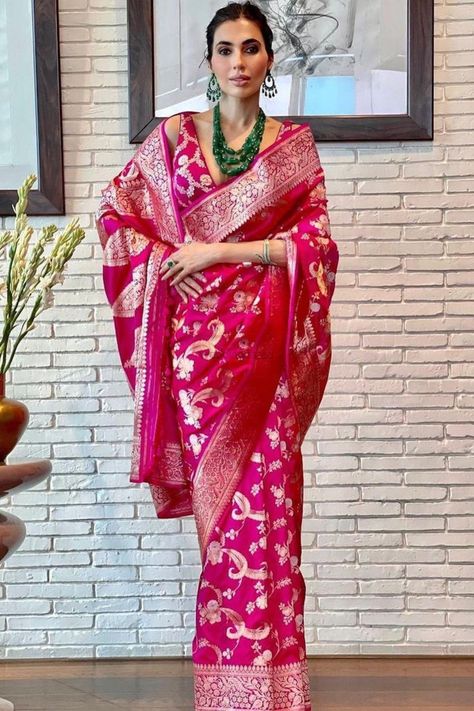 Introducing latest banarasi saree & banarasi lehengas for brides. Today,we have found some ravishing brides who looked drop-dead gorgeous in Ekaya Banaras outfits. #weddingbazaar #indianwedding Ekaya Banaras Lehenga, Benarasi Saree Look, Pink Banarsi Saree Look, Banaras Sarees Latest, Rani Pink Banarasi Saree, Jaipur Sarees, Ekaya Banaras, Banarasi Lehengas, Traditional Lehengas