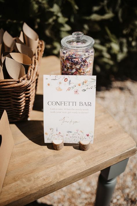 Confetti bar with clear jug filled with dried confetti on wooden table Toss Me Wedding Confetti, Confetti Bar Wedding, Wedding Table Confetti, Table Confetti Ideas, Confetti Station, Wedding Confetti Ideas, Ceremony Confetti, Wildflower Confetti, Flower Confetti Wedding