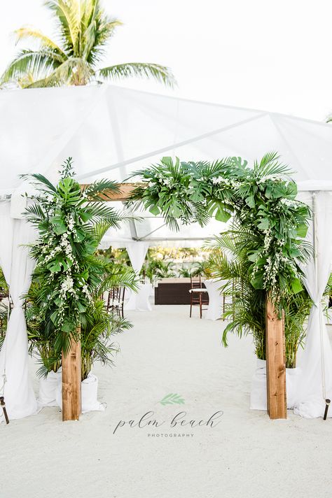 Tropical Entrance Decor, Indoor Tropical Wedding Ceremony, Palm Tree Wedding Arch, Chuppah Beach Wedding, Tropical Beach Wedding Ceremony, Palm Wedding Arch, Palm Wedding Decor, Blue Tropical Wedding, Beach Wedding Arch Ideas