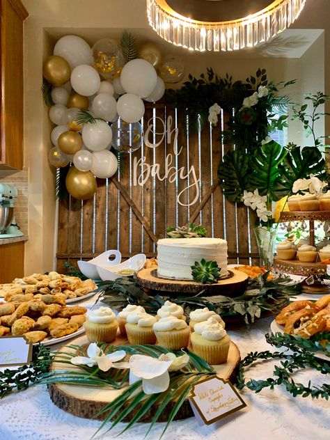 Safari Baby Shower Boy, Jungle Safari Baby Shower, Winter Baby Shower Themes, Theme Green, Jungle Thema, Baby Shower Boho, Baby Shower Safari Theme, Idee Babyshower, Boy Baby Shower Ideas