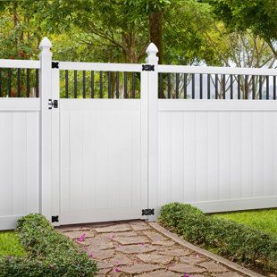 Modern Farmhouse Fence, White Fence Backyard, Home Fence Ideas, Backyard Fence Decor, Vinyl Gates, White Vinyl Fence, Vinyl Fence Panels, Vinyl Privacy Fence, Privacy Fence Panels